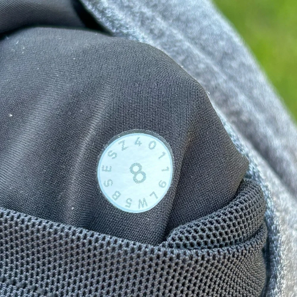 Lululemon On The Fly Pant 27” in Heathered Black | Size 8